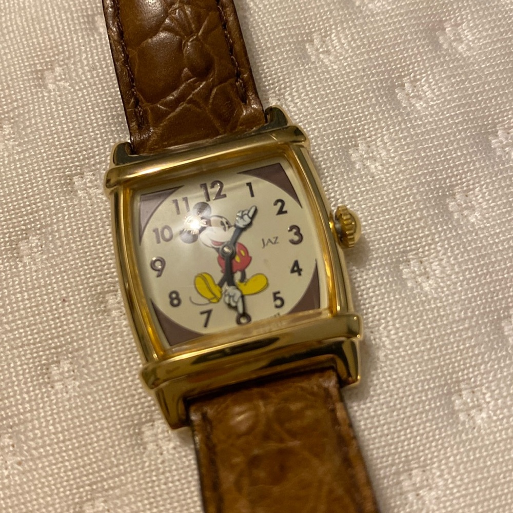 JAZ brand Mickey Mouse wristwatch in great condition!